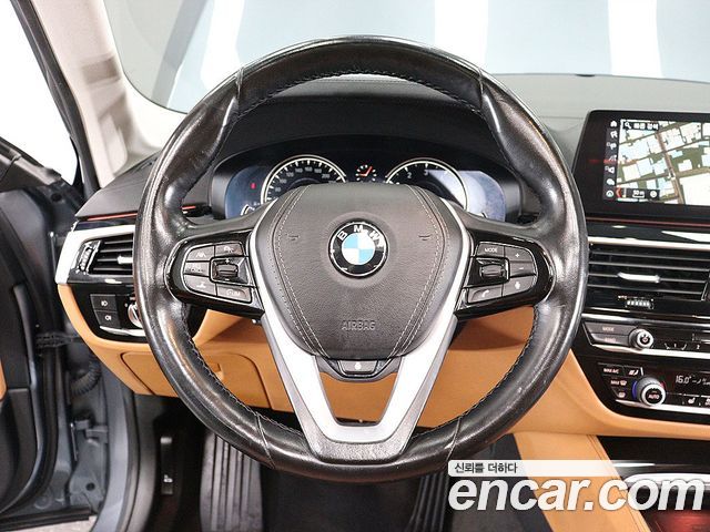 BMW 5-Series 2018 — photo 14