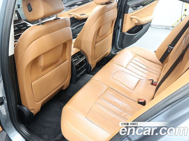 BMW 5-Series 2018 — photo 15