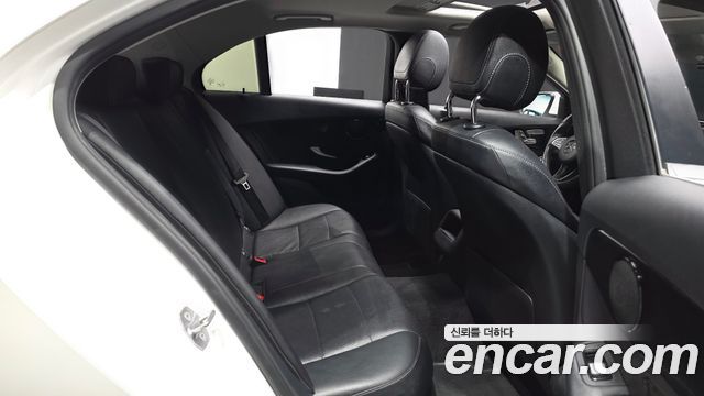 Mercedes-Benz C-Class 2017 — photo 12