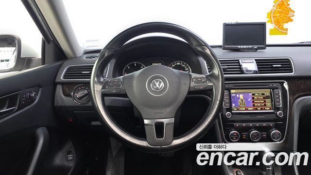 Volkswagen Passat 2014 — photo 12