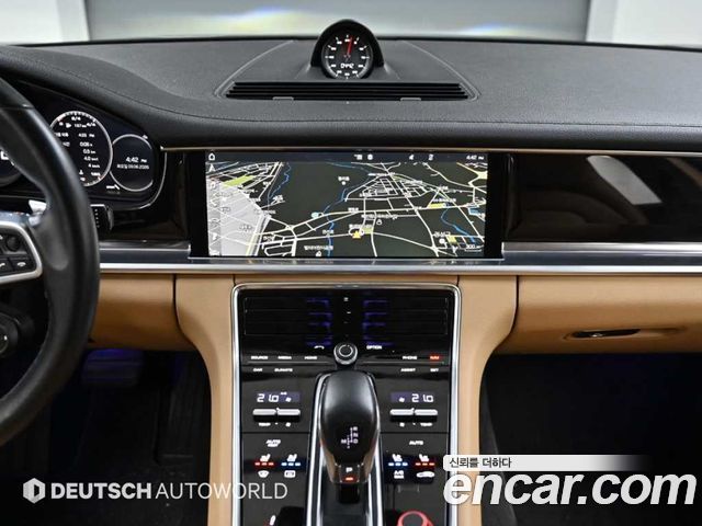 Porsche Panamera 2018 — photo 14