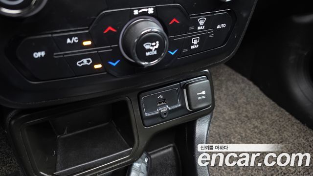 Jeep Renegade 2020 — photo 16