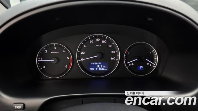 Hyundai Starex 2017 — photo 11