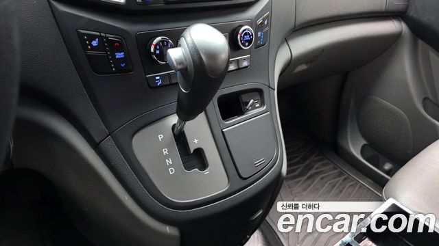 Hyundai Starex 2017 — photo 12