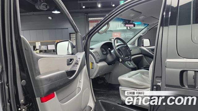Hyundai Starex 2017 — photo 13