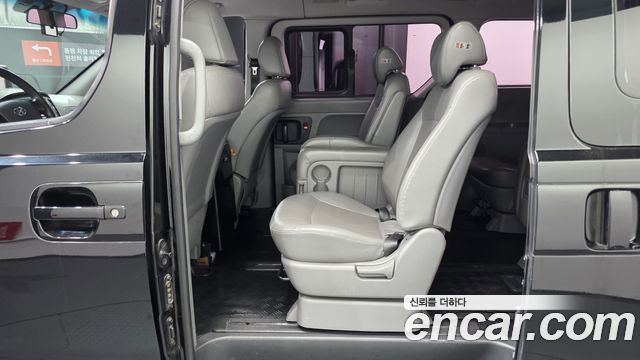 Hyundai Starex 2017 — photo 18
