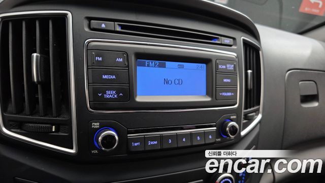 Hyundai Starex 2017 — photo 23