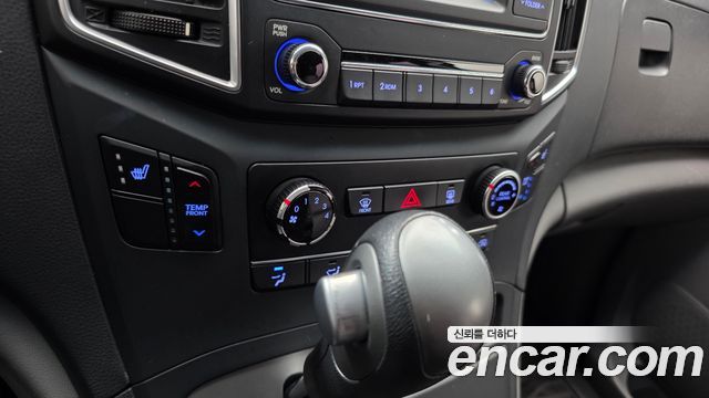 Hyundai Starex 2017 — photo 24