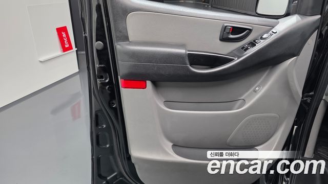 Hyundai Starex 2017 — photo 15