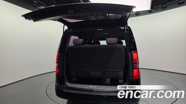 Hyundai Starex 2017 — photo 32