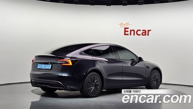 Tesla Model 3 2027 — photo 2