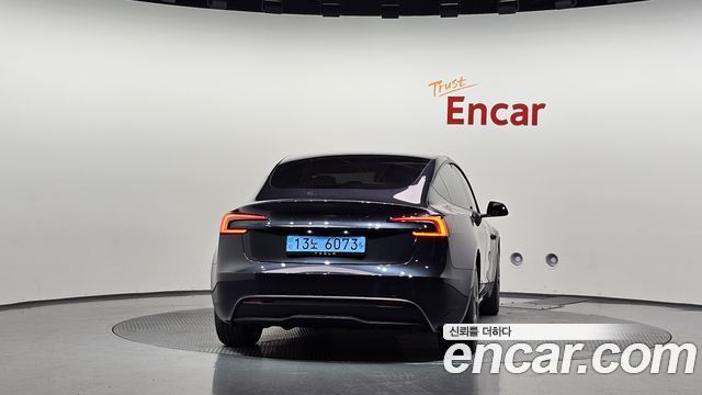Tesla Model 3 2027 — photo 4
