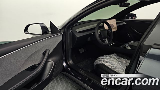 Tesla Model 3 2027 — photo 13