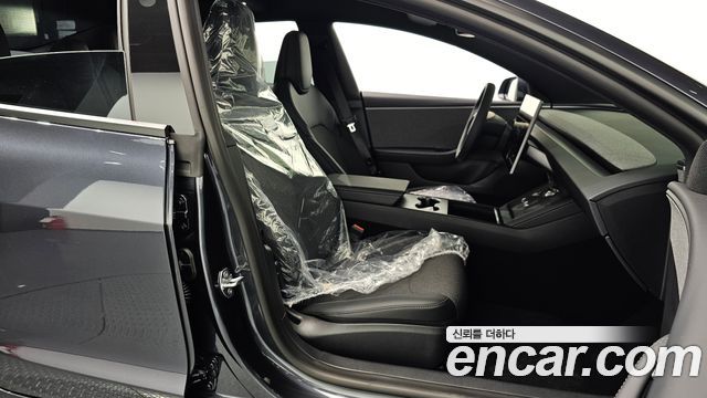 Tesla Model 3 2027 — photo 17