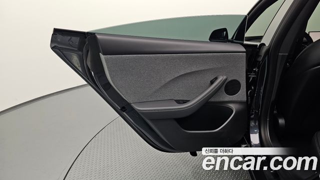 Tesla Model 3 2027 — photo 15