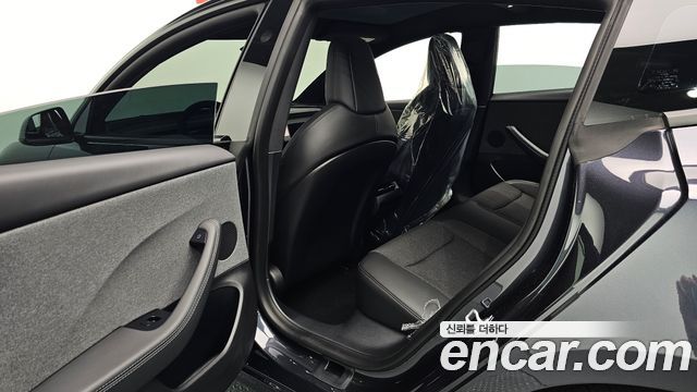 Tesla Model 3 2027 — photo 16
