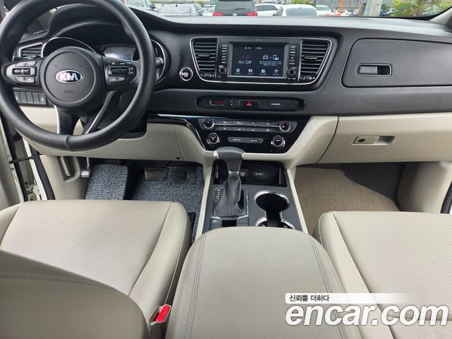 Kia Canival 2019 — photo 8