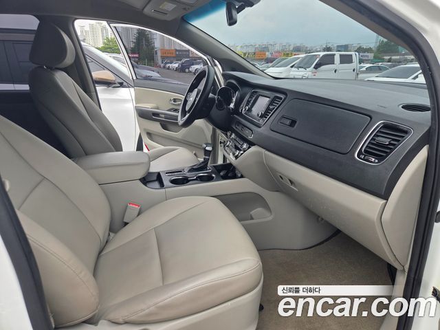 Kia Canival 2019 — photo 10