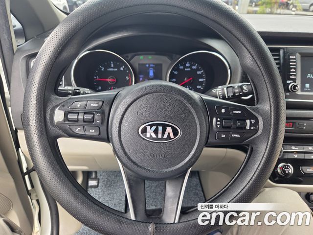 Kia Canival 2019 — photo 17