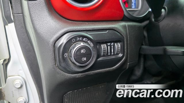 Jeep Wrangler 2020 — photo 12
