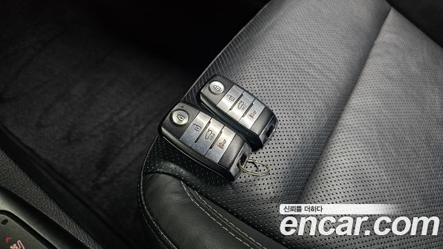 Kia K3 2015 — photo 21