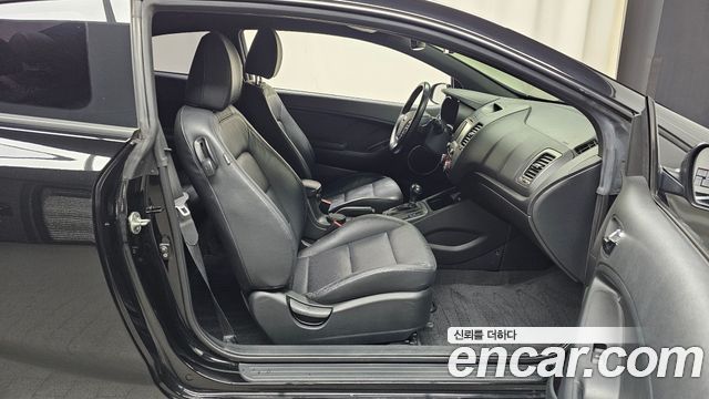 Kia K3 2015 — photo 16