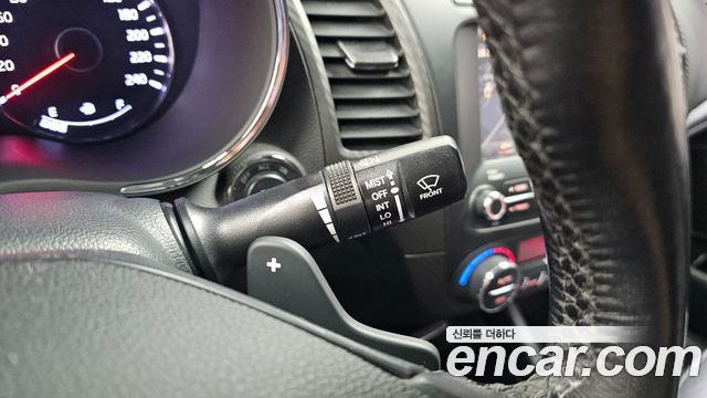 Kia K3 2015 — photo 28