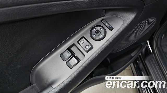 Kia K3 2015 — photo 29