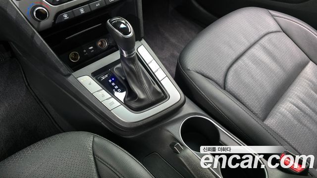 Hyundai AVANTE 2017 — photo 9