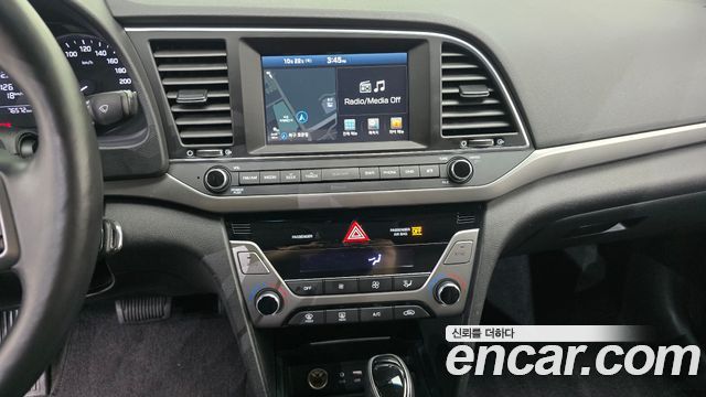 Hyundai AVANTE 2017 — photo 14