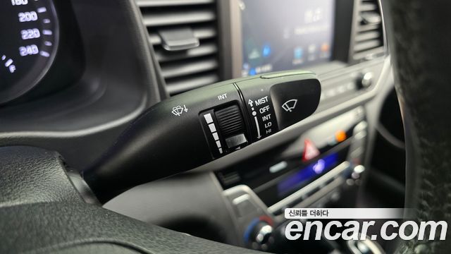 Hyundai AVANTE 2017 — photo 18