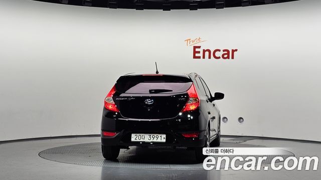 Hyundai Accent 2014 — photo 4