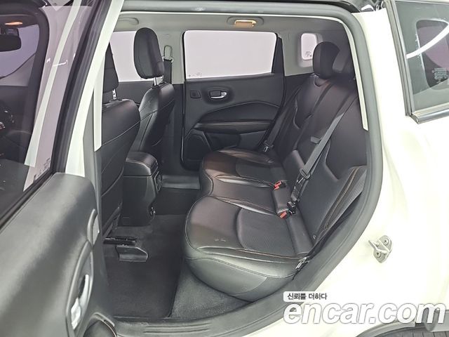 Jeep Compass 2019 — photo 12