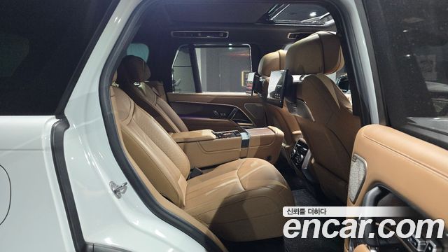 Land Rover Range Rover 2023 — photo 18