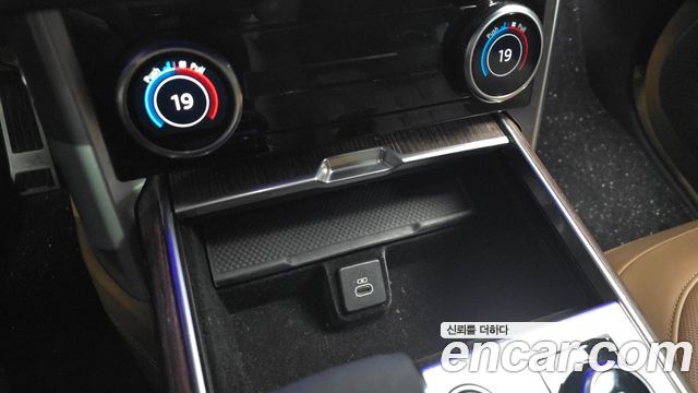Land Rover Range Rover 2023 — photo 25