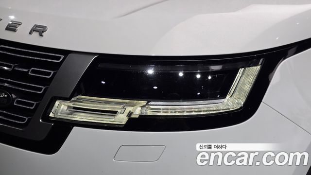 Land Rover Range Rover 2023 — photo 8