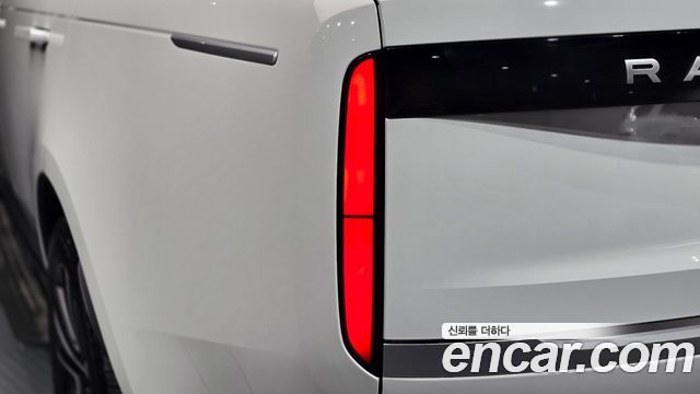 Land Rover Range Rover 2023 — photo 9
