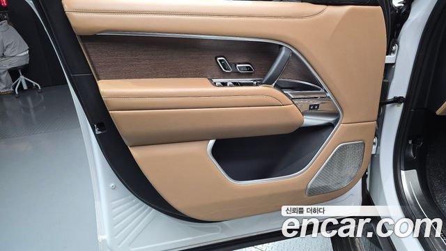 Land Rover Range Rover 2023 — photo 15