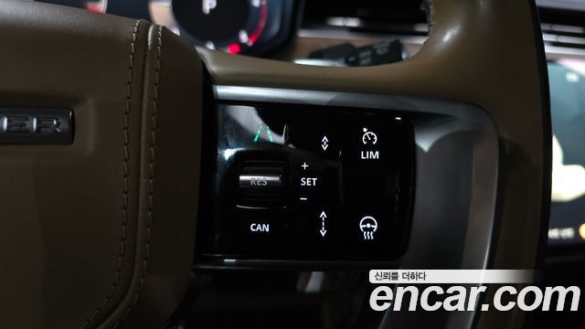 Land Rover Range Rover 2023 — photo 32
