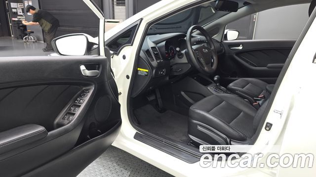Kia K3 2015 — photo 10