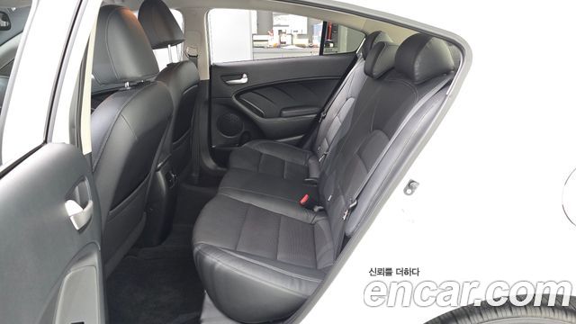 Kia K3 2015 — photo 11
