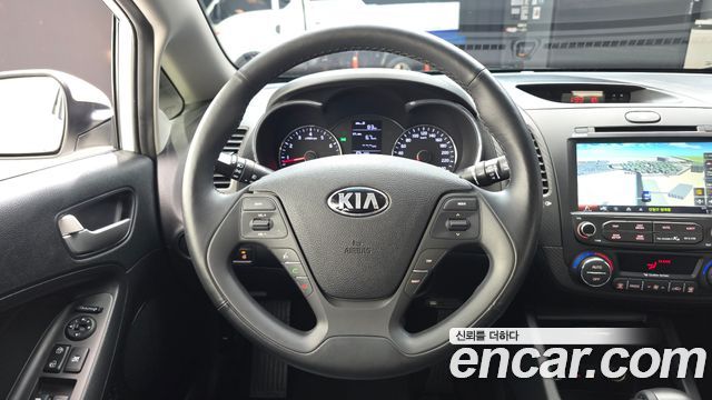Kia K3 2015 — photo 13