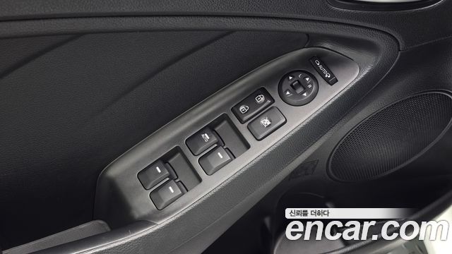 Kia K3 2015 — photo 14