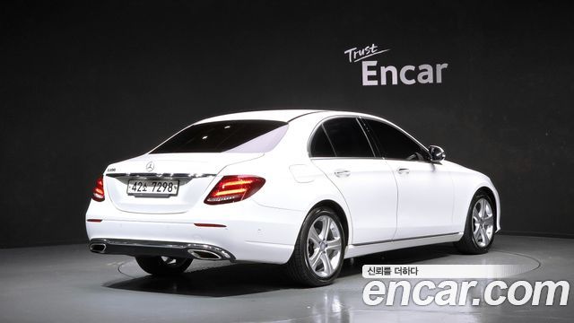 Mercedes-Benz E-Class 2017 — photo 2