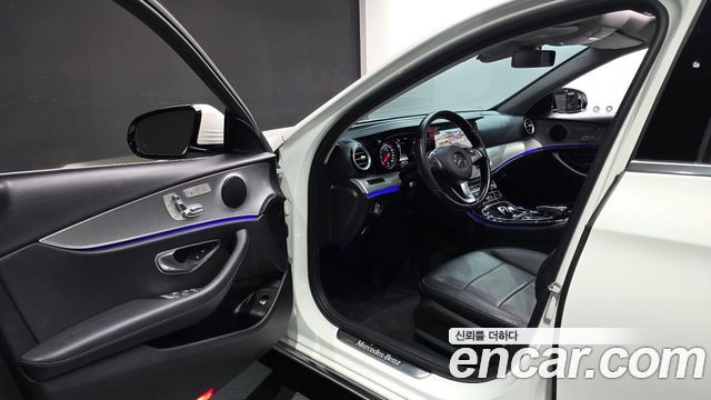 Mercedes-Benz E-Class 2017 — photo 9