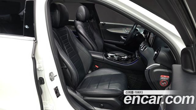 Mercedes-Benz E-Class 2017 — photo 11