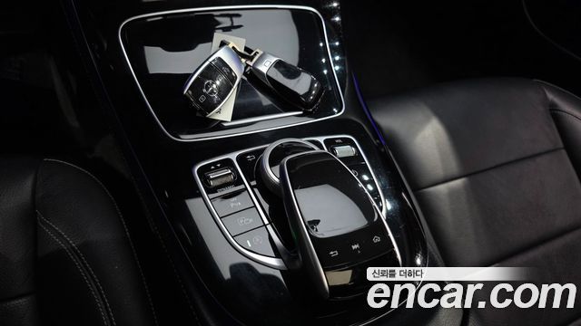 Mercedes-Benz E-Class 2017 — photo 15