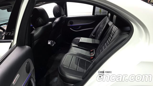 Mercedes-Benz E-Class 2017 — photo 16