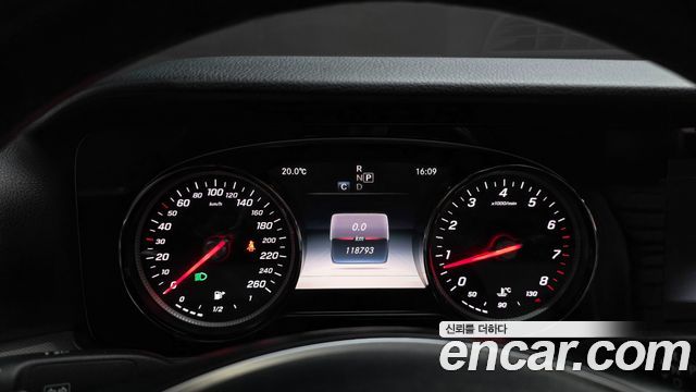 Mercedes-Benz E-Class 2017 — photo 17