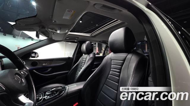 Mercedes-Benz E-Class 2017 — photo 18